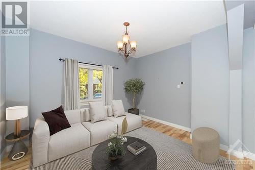 24 Seneca Street, Ottawa, ON - Indoor Photo Showing Living Room