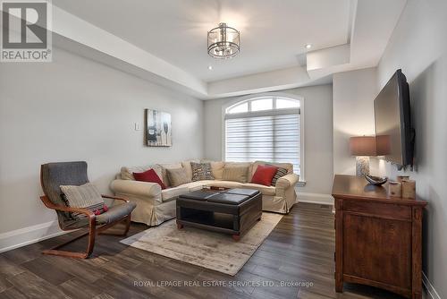 390 Sandhurst Drive, Oakville, ON - Indoor Photo Showing Living Room