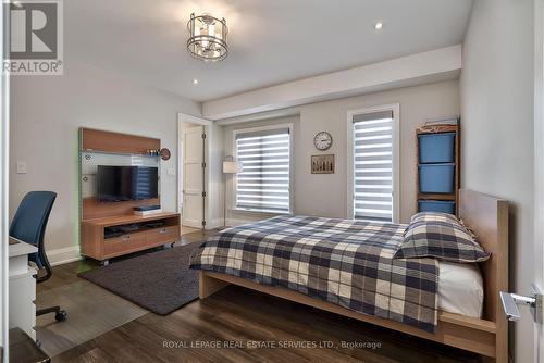 390 Sandhurst Drive, Oakville, ON - Indoor Photo Showing Bedroom