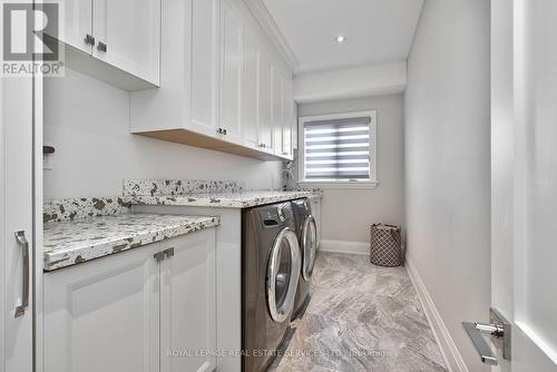 390 Sandhurst Drive, Oakville, ON - Indoor Photo Showing Laundry Room