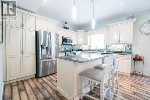 2 Oak Ridge Drive, Quinte West, ON - Indoor Photo Showing Kitchen With Upgraded Kitchen
