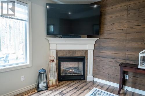 2 Oak Ridge Drive, Quinte West, ON - Indoor Photo Showing Living Room With Fireplace