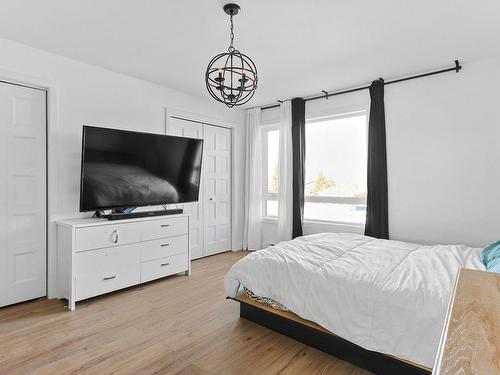 Master bedroom - 104-4057 Boul. Hébert, Salaberry-De-Valleyfield, QC - Indoor Photo Showing Bedroom