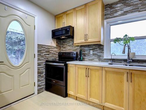 2014 Balsam Ave, Mississauga, ON - Indoor Photo Showing Kitchen With Double Sink
