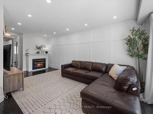 614 Iris Crt, Burlington, ON - Indoor Photo Showing Living Room With Fireplace