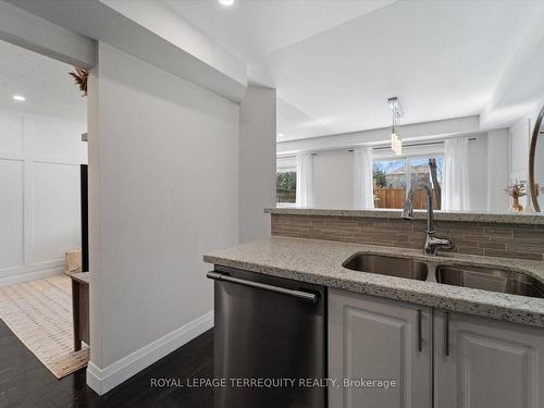 614 Iris Crt, Burlington, ON - Indoor Photo Showing Kitchen With Double Sink