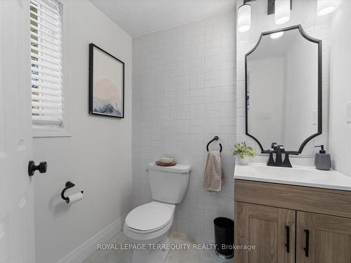 614 Iris Crt, Burlington, ON - Indoor Photo Showing Bathroom