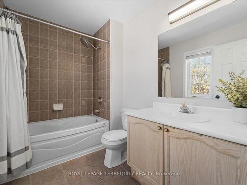 614 Iris Crt, Burlington, ON - Indoor Photo Showing Bathroom