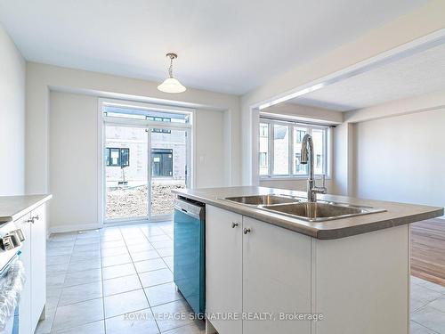 291 Eastbridge Ave, Welland, ON - Indoor Photo Showing Kitchen With Double Sink