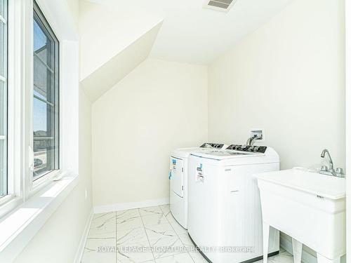 291 Eastbridge Ave, Welland, ON - Indoor Photo Showing Laundry Room