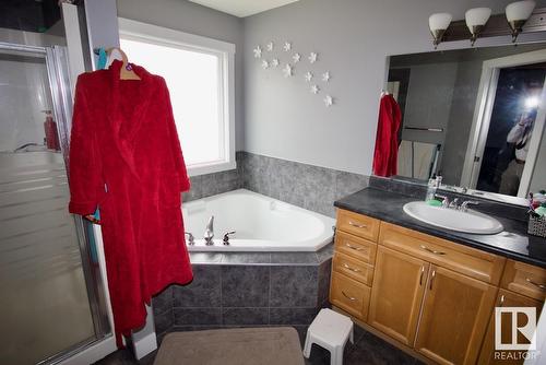 2624 Marion Place Pl Sw Sw, Edmonton, AB - Indoor Photo Showing Bathroom