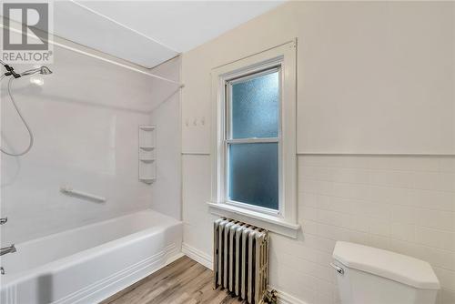 377 Donovan Street, Sudbury, ON - Indoor Photo Showing Bathroom