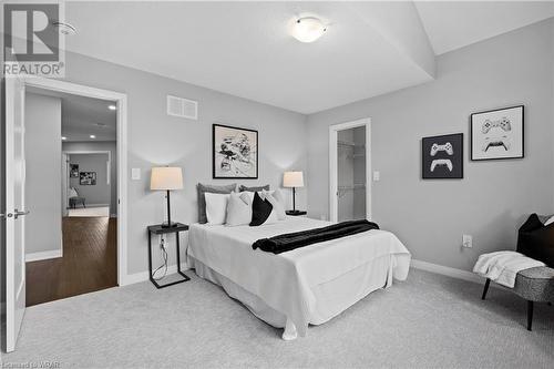 135 Rockledge Drive, Hamilton, ON - Indoor Photo Showing Bedroom