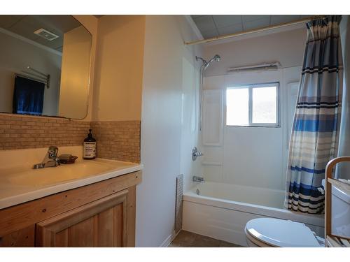 3791 Krestova Cemetery Road, Krestova, BC - Indoor Photo Showing Bathroom