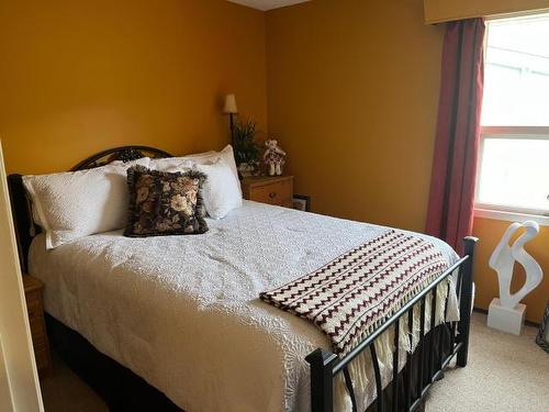 2291/2295 Park Drive, Kamloops, BC - Indoor Photo Showing Bedroom
