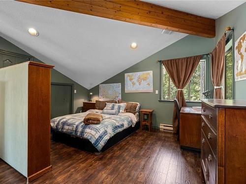 7146 Vipond Rd, Nanaimo, BC - Indoor Photo Showing Bedroom