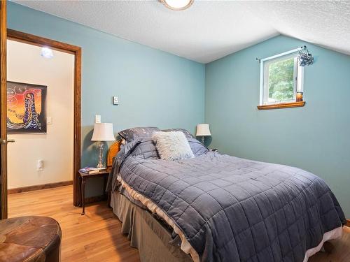 7146 Vipond Rd, Nanaimo, BC - Indoor Photo Showing Bedroom