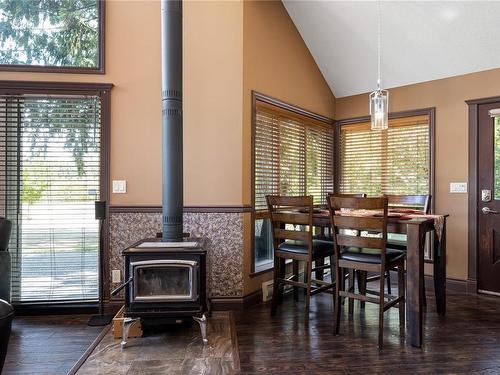 7146 Vipond Rd, Nanaimo, BC - Indoor Photo Showing Dining Room With Fireplace