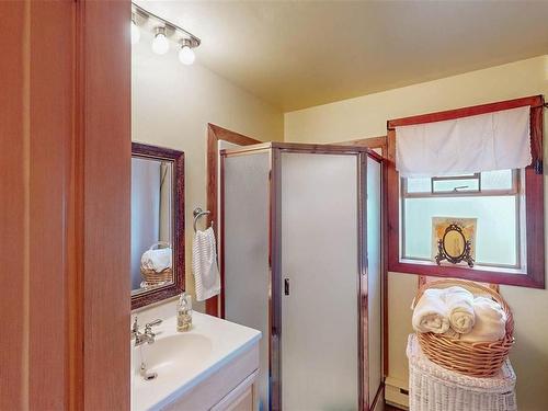 36137 Galleon Way, Pender Island, BC - Indoor Photo Showing Bathroom