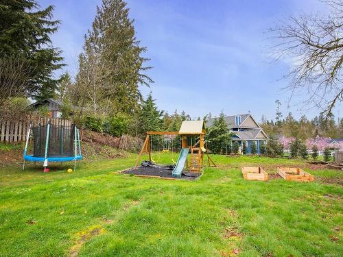 911 Deloume Rd, Mill Bay, BC - Outdoor With Backyard