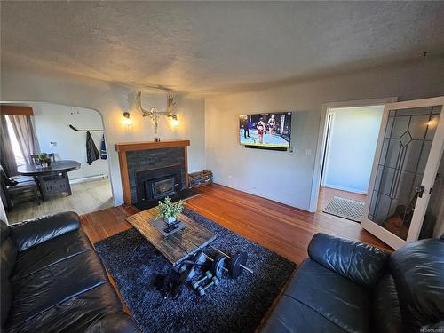 3665 12Th Ave, Port Alberni, BC - Indoor Photo Showing Living Room With Fireplace