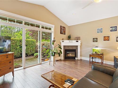 21-3110 Cook St, Chemainus, BC - Indoor Photo Showing Living Room With Fireplace