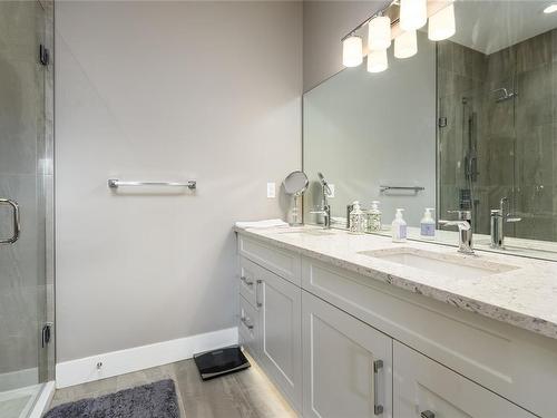 2-1653 Comox Ave, Comox, BC - Indoor Photo Showing Bathroom
