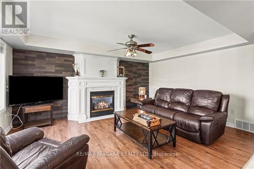 62 Rolling Meadows Boulevard, Pelham, ON - Indoor Photo Showing Living Room With Fireplace