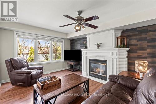 62 Rolling Meadows Boulevard, Pelham, ON - Indoor Photo Showing Living Room With Fireplace