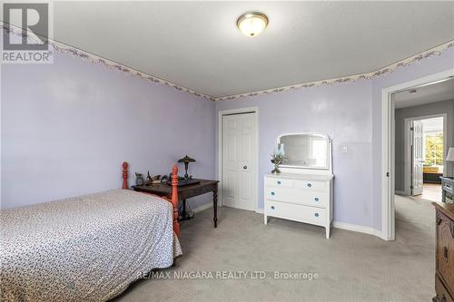 62 Rolling Meadows Boulevard, Pelham, ON - Indoor Photo Showing Bedroom
