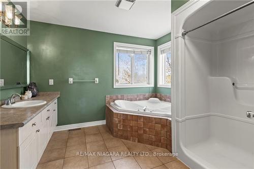 62 Rolling Meadows Boulevard, Pelham, ON - Indoor Photo Showing Bathroom