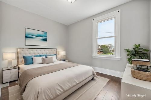 1180 Cannon Street E, Hamilton, ON - Indoor Photo Showing Bedroom
