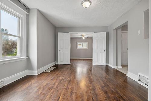 1180 Cannon Street E, Hamilton, ON - Indoor Photo Showing Other Room