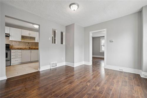 1180 Cannon Street E, Hamilton, ON - Indoor Photo Showing Kitchen