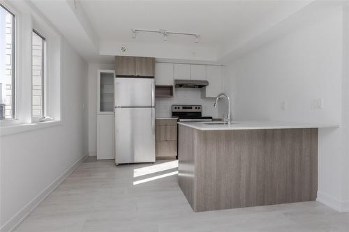 1129 Cooke Boulevard|Unit #611, Burlington, ON - Indoor Photo Showing Kitchen With Stainless Steel Kitchen