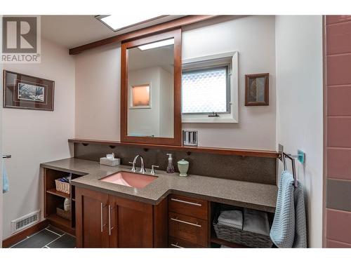 350 Eastside Road, Okanagan Falls, BC - Indoor Photo Showing Bathroom