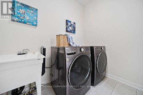 122 Old Oak Lane, Markham, ON - Indoor Photo Showing Laundry Room