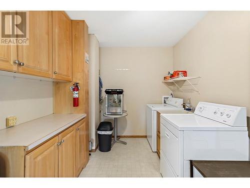 684 Elson Road, Sorrento, BC - Indoor Photo Showing Laundry Room