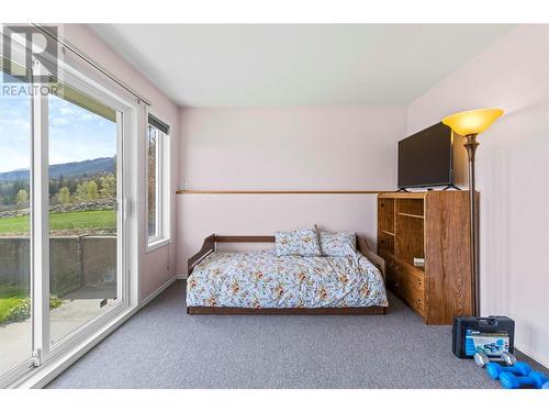 684 Elson Road, Sorrento, BC - Indoor Photo Showing Bedroom