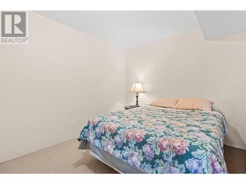 684 Elson Road, Sorrento, BC - Indoor Photo Showing Bedroom