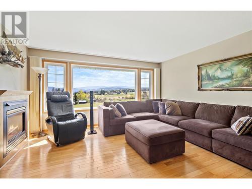 684 Elson Road, Sorrento, BC - Indoor Photo Showing Living Room With Fireplace
