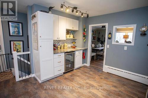 111 Tutela Heights Road, Brantford, ON - Indoor Photo Showing Kitchen