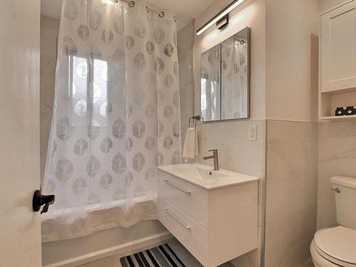 Bathroom - 1220 Rue Montpellier, Montréal (Saint-Laurent), QC - Indoor Photo Showing Bathroom