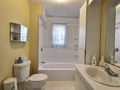 Bathroom - 454  - 456 Av. Dallaire, Rouyn-Noranda, QC - Indoor Photo Showing Bathroom