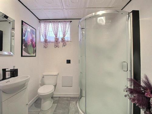 Salle de bains - 750 Av. Glazier, Québec (Les Rivières), QC - Indoor Photo Showing Bathroom