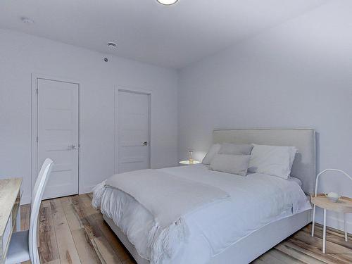 Master bedroom - 301-240 Rue Du Cercle-Des-Cantons, Bromont, QC - Indoor Photo Showing Bedroom