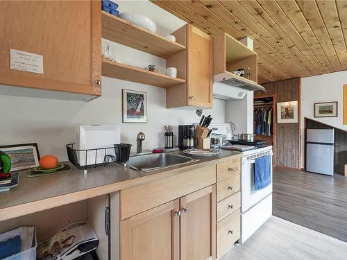 106 Quadra Loop, Quadra Island, BC - Indoor Photo Showing Kitchen