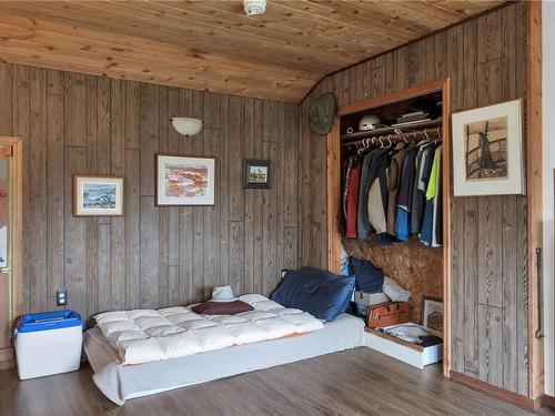 106 Quadra Loop, Quadra Island, BC - Indoor Photo Showing Bedroom