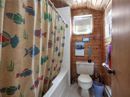 106 Quadra Loop, Quadra Island, BC - Indoor Photo Showing Bathroom