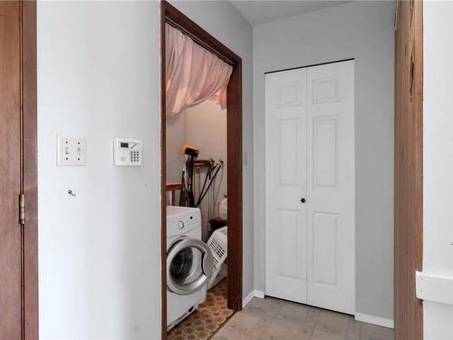 106 Quadra Loop, Quadra Island, BC - Indoor Photo Showing Laundry Room